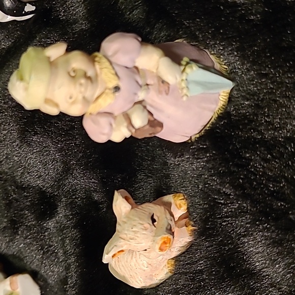 Vintage 9 Pig Figurines one is salt shaker - Picture 5 of 13